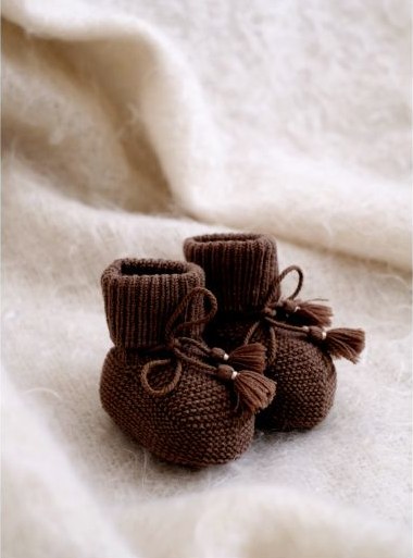 Gentil Coquelicot - Gentil Coquelicot - Chaussons en tricot et pochon brodé