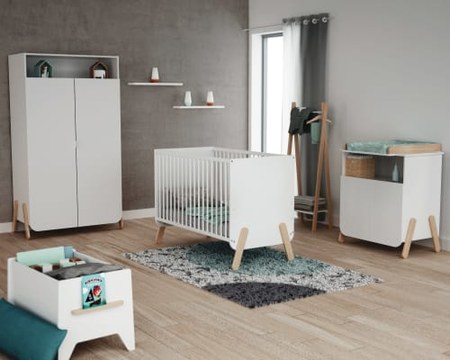 At4 - Chambre bébé lit, meuble à langer et armoire blanc et hêtre verni
