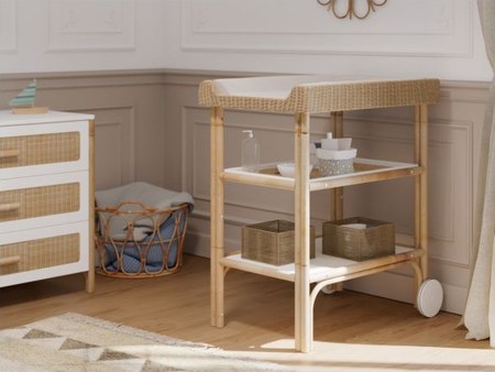 Théo - Table à langer Océania en cèdre et tressage rotin