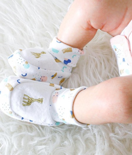 Trois Kilos Sept - Chaussons édition limitée Sophie la girafe rose (0-1 mois)