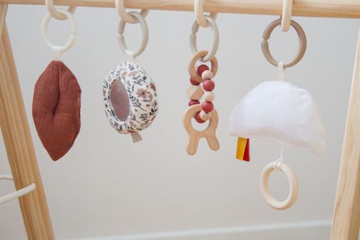 Mervei - Arche Montessori en bois + 4 suspensions