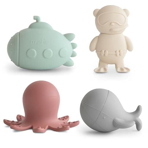 mushie - Mushie Jouet de Bain sur Le thème de la Vie Marine 4 Jouets flottants pour bébés, Tout-Petits et Enfants | Fabriqué à partir de Silicone de Alimentaire | Baleine, Plongeur, Poulpe et sous-Marin