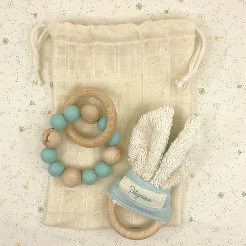 pitigaia.fr - Pochon duo d'éveil : Hochet de Dentition &amp; Hochet Lapin