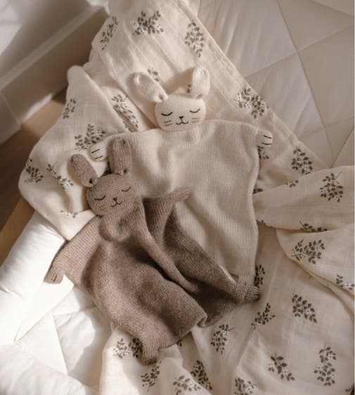 Main Sauvage - Doudou plat tricoté | lapin avoine