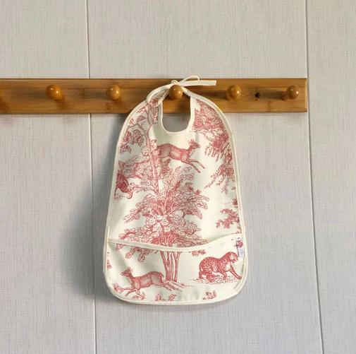 Maison Pioline - Bavoir imperméable "Le fabuleux", couleur brique, inspiration toile de jouy