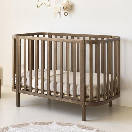 Petite Amélie - Petite Amélie Lit bébé ovale Cocoon | Bois massif | Cocoa | 60x120 cm | Sommier réglable 3 positions pour un confort optimal dès la naissance