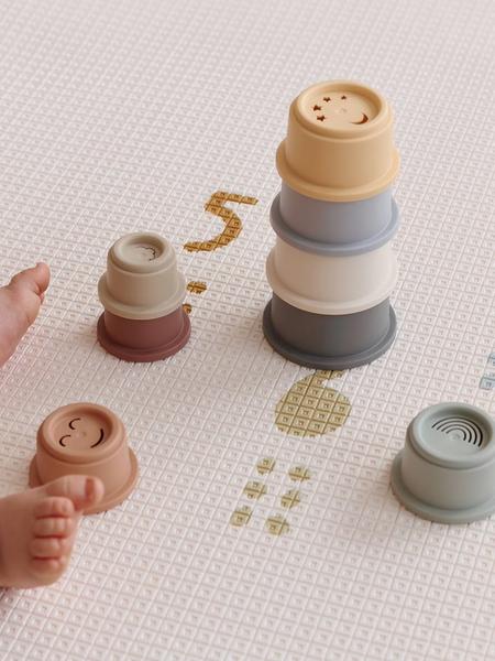 Vertbaudet - Tour à empiler en plastique multicolore