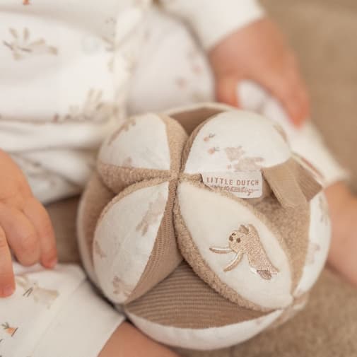 Lou in Woods - Balle de préhension l Baby bunny