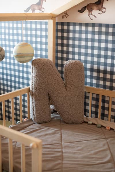 Betty's Home - Coussin Lettre Boucle N Mocha | Coussin Lettre Teddy Mocha
