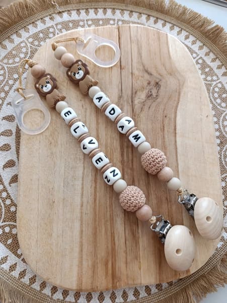 Eveiletboutdficelle - attache sucette personnalisée silicone LION - Marron clair beige bois  - cadeau personnalisé pour bébé - créations française prénom