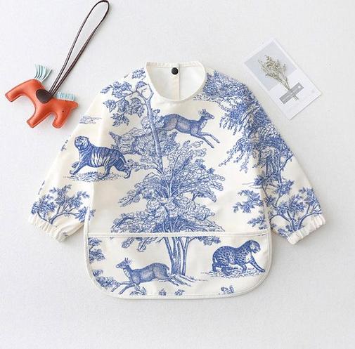 Maison Pioline - Tablier-bavoir, "L'amore", couleur bleu nuage, inspiration toile de jouy