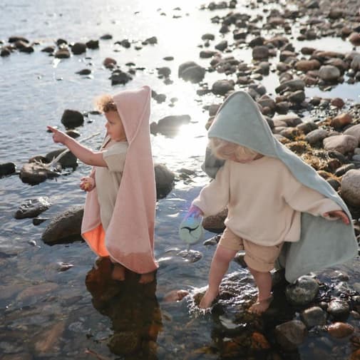 Mushie - Cape de bain en coton bio blush
