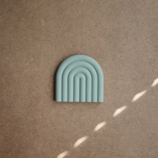 Mushie - Jouet de dentition Rainbow Cambrige Blue