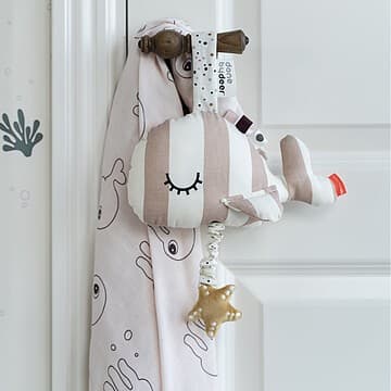 Done by deer - Peluche Musicale À Suspendre Baleine Rose Wally Rose, Blanc, Jaune