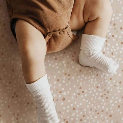 Decochic - Matelas à langer bébé en pvc à pois marron 50x70 cm