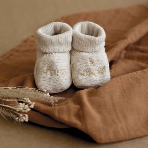 Trois Kilos Sept - Chausson Bébé Avec Broderie Sable