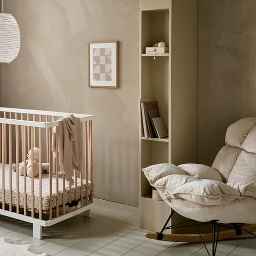 Petite Amélie - Petite Amélie | Fauteuil à bascule Cocon | Rocking chair pour chambre bébé en velours beige | Confortable et élégant | Structure métal et bois