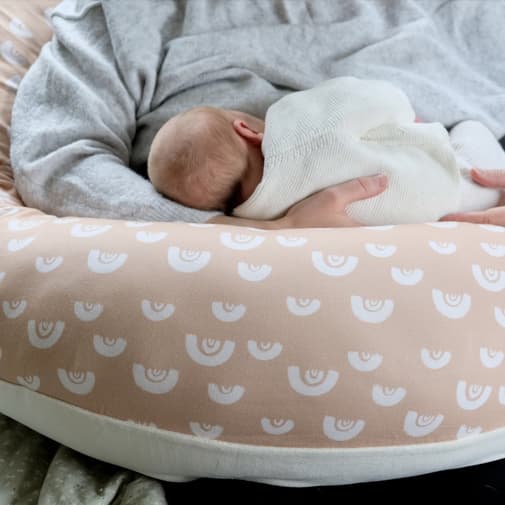 Mèzamé - Le Coussin d'Allaitement Roomate ARC EN PÊCHE - Mèzamé