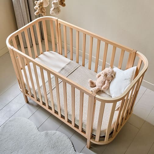 Petite Amélie - Petite Amélie | Lit bébé ovale Cocoon | Bois naturel | 60x120 cm | Design réglable sur 3 hauteurs pour un sommeil confortable et sécurisé