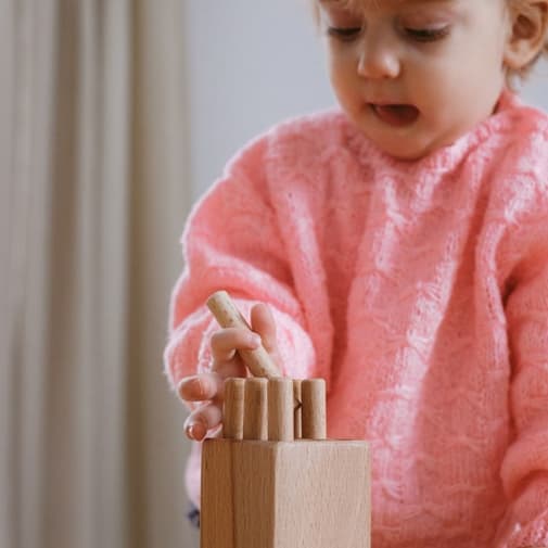 Observe Montessori - Tourillon, développe la motricité fine