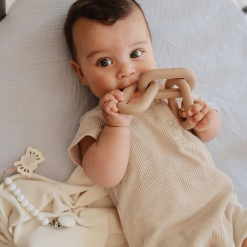 Mushie - Jouet de dentition Link Shifting Sand