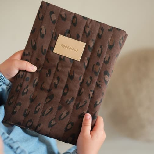 Nobodinoz - Protège carnet de santé Hyde Park Léonie Brown