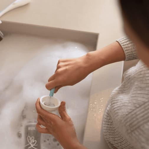 Nuk - Goupillon pour tétine 2 en 1 avec embout éponge - Blanc