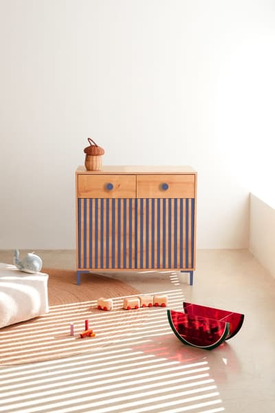 RNT by Really Nice Things - Commode 2 portes 2 tiroirs couleur chêne avec des rayures bleues