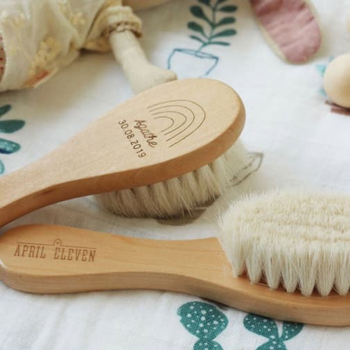 April Eleven - Brosse en Bois Personnalisée April Eleven - Gravure Prénom & Date | Fait Main en France - Bois