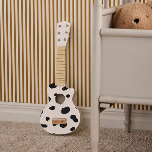 Kids Concept - Guitare en bois Enfant Kids Concept - Instrument Musical | Bois de Tilleul - 6 Cordes & Design Authentique - Vache noir/blanc - Bois