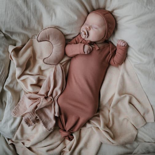 Mushie - Bonnet de naissance à nouer Cedar
