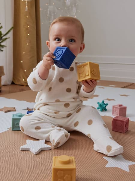 Vertbaudet - Set de 6 cubes et 4 balles sensorielles multicolore