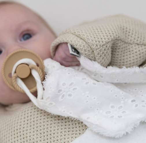 Baby's Only - Doudou attache sucette fleur Calm blanc