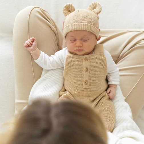 Trois Kilos Sept - Bonnet de naissance Ours en maille Caramel (0-1 mois)