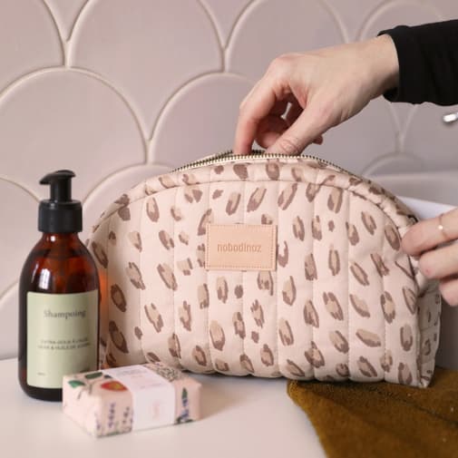 Nobodinoz - Trousse de toilette imperméable Hyde Park Leonie Latte