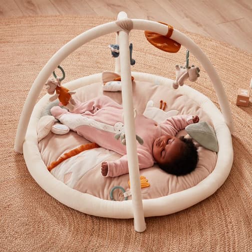 Noukies - Tapis d'éveil Veloudoux Girafe Tiga Stegi & Ops - Beige