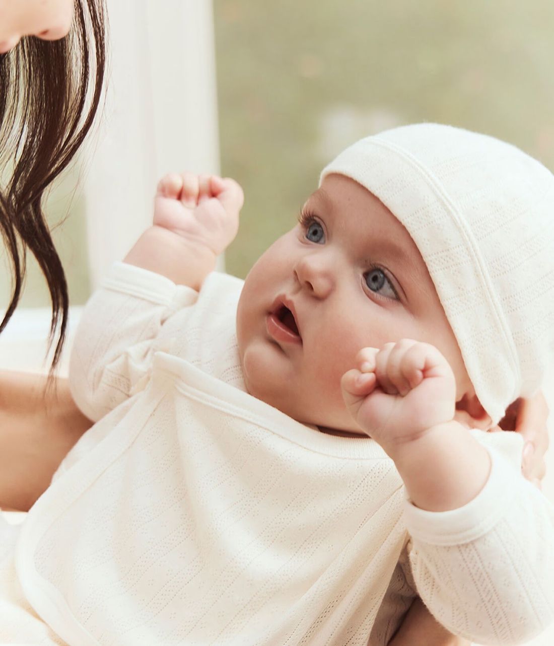 Ensemble long 3 pièces bébé en coton ajouré et son bonnet (Petit Bateau) - Image 2