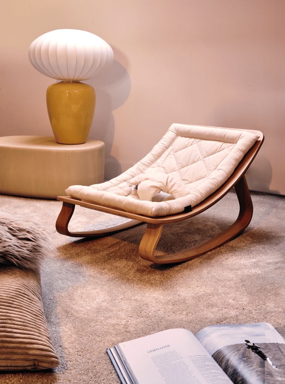 Transat à balancement Levo organic milk en bois de hêtre (Charlie Crane) - Image 1