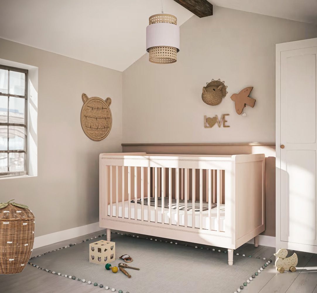 Lit bébé évolutif beige rosé 70x140 (Maisons du Monde) - Image 1