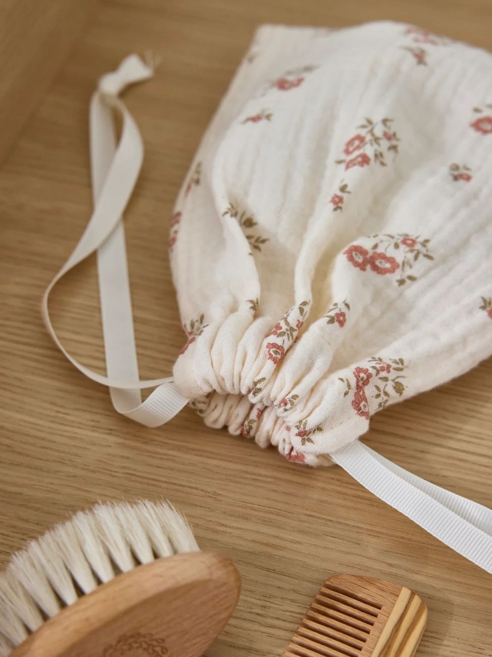Brosse et peigne bébé en bois (Cyrillus) - Image 1