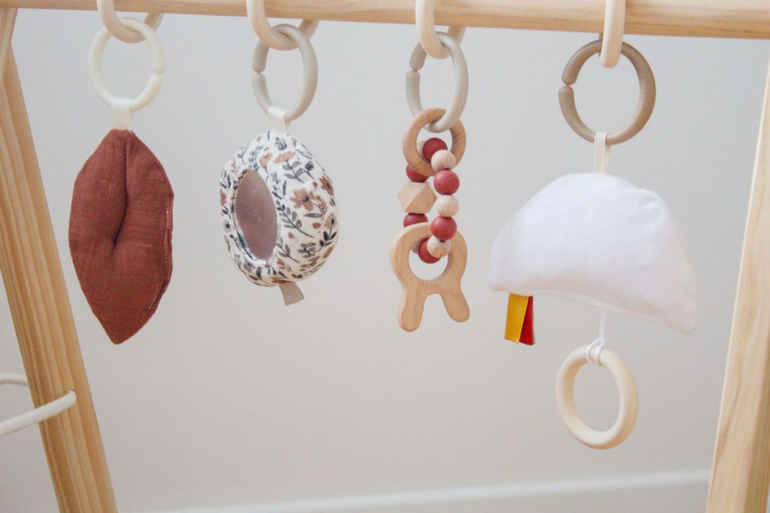 Arche Montessori en bois + 4 suspensions (Mervei) - Couverture