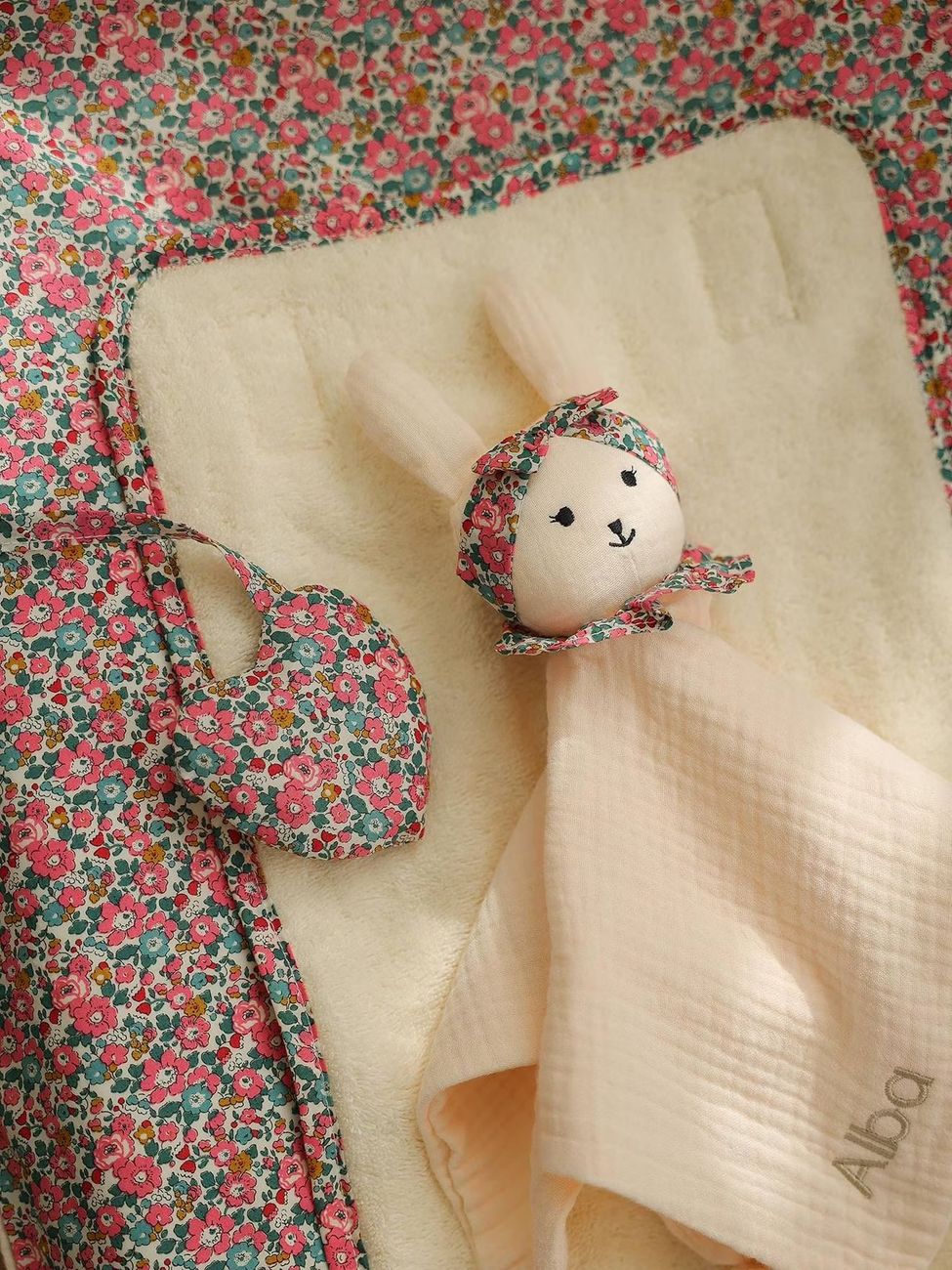 Housse matelas à langer en tissu Liberty rose pâle (Envie De Fraise) - Couverture