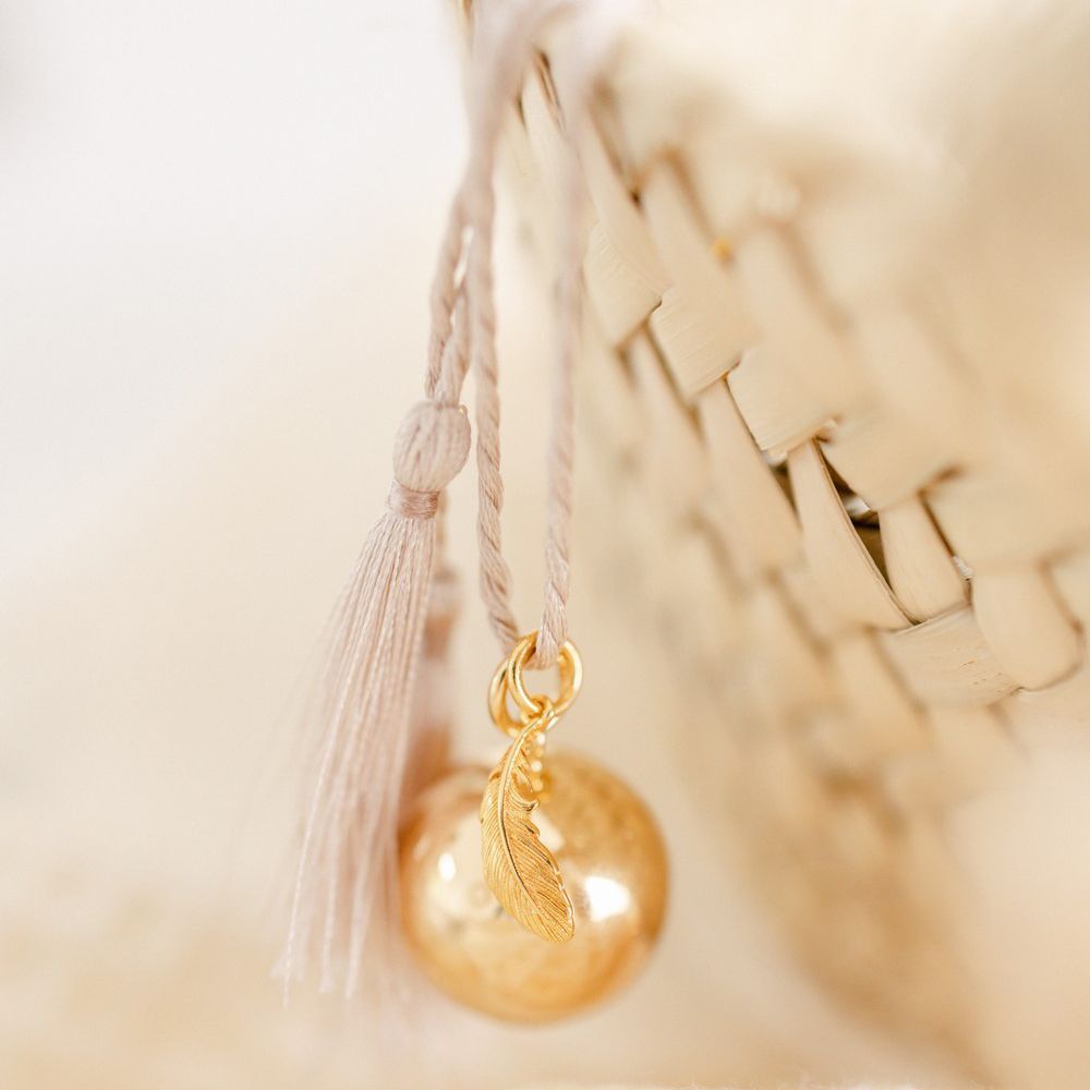 Bola de grossesse Gri-Gri Plume cordon biscuit (or jaune 18 carats) (Pleine Lune) - Image 1