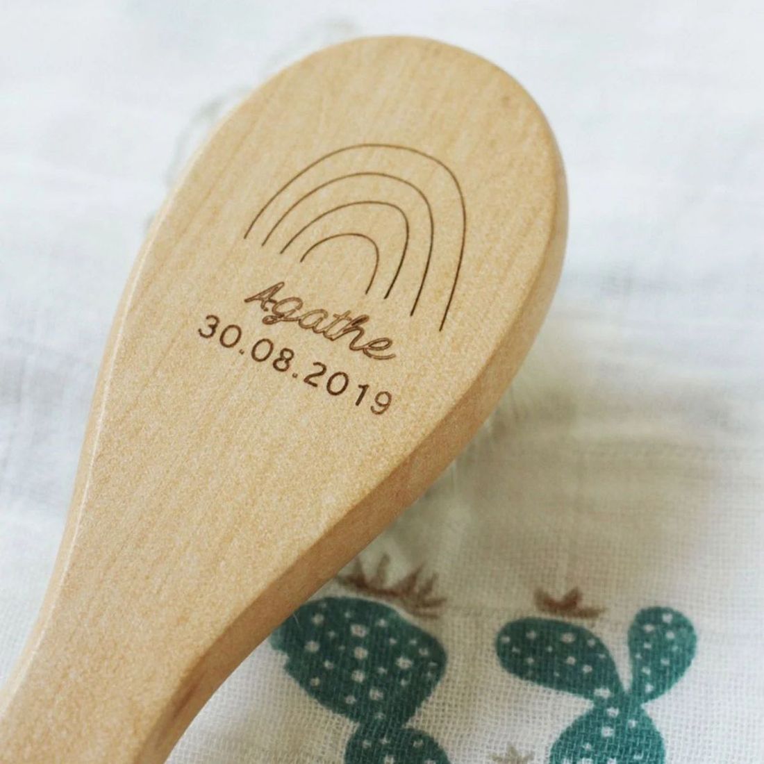 Brosse en Bois Personnalisée April Eleven - Gravure Prénom & Date | Fait Main en France - Bois (April Eleven) - Image 3