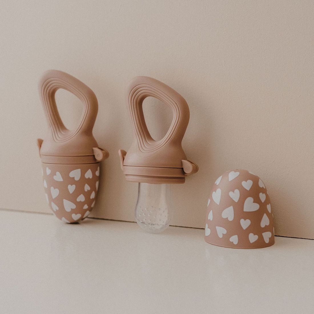Sucette grignoteuse et 4 embouts Fall In Love taupe rose (Zakuw) - Image 4