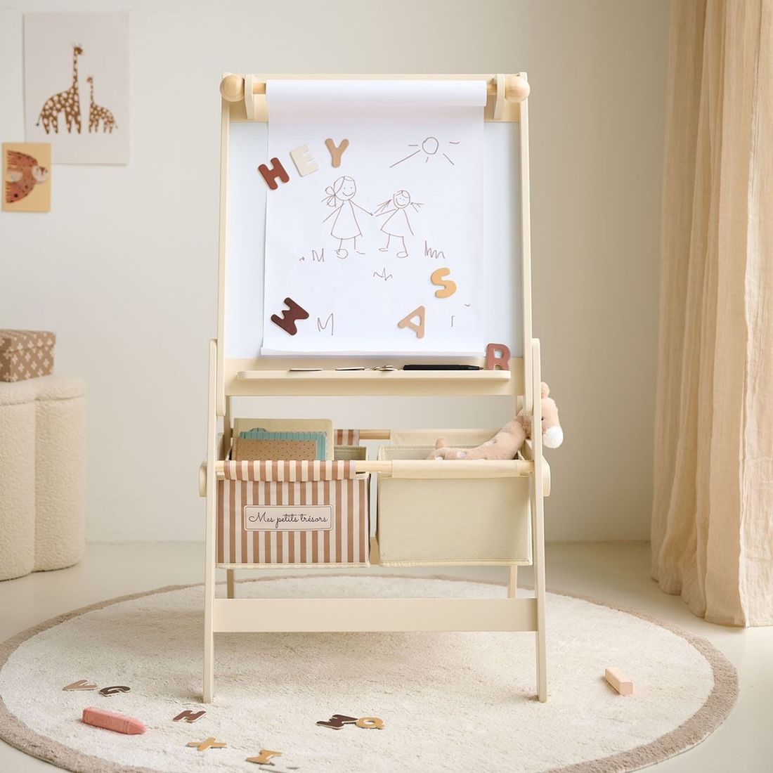 Petite Amélie | Tableau enfant magnétique 3-en-1 | Chevalet en bois et MDF | Beige | Développe la créativité et la motricité fine des petits (Petite Amélie) - Image 4