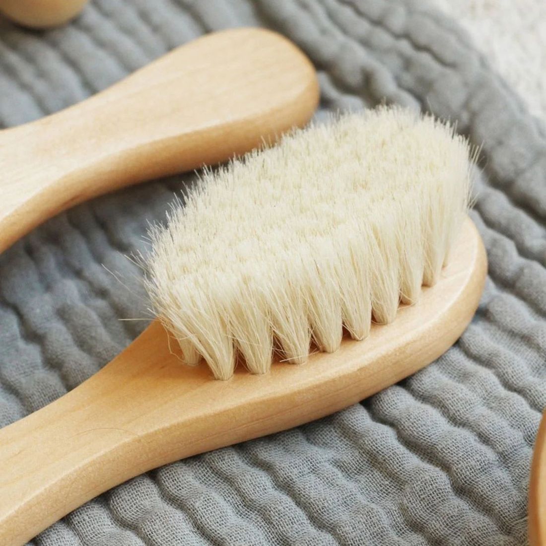 Brosse en Bois Personnalisée April Eleven - Gravure Prénom & Date | Fait Main en France - Bois (April Eleven) - Image 4
