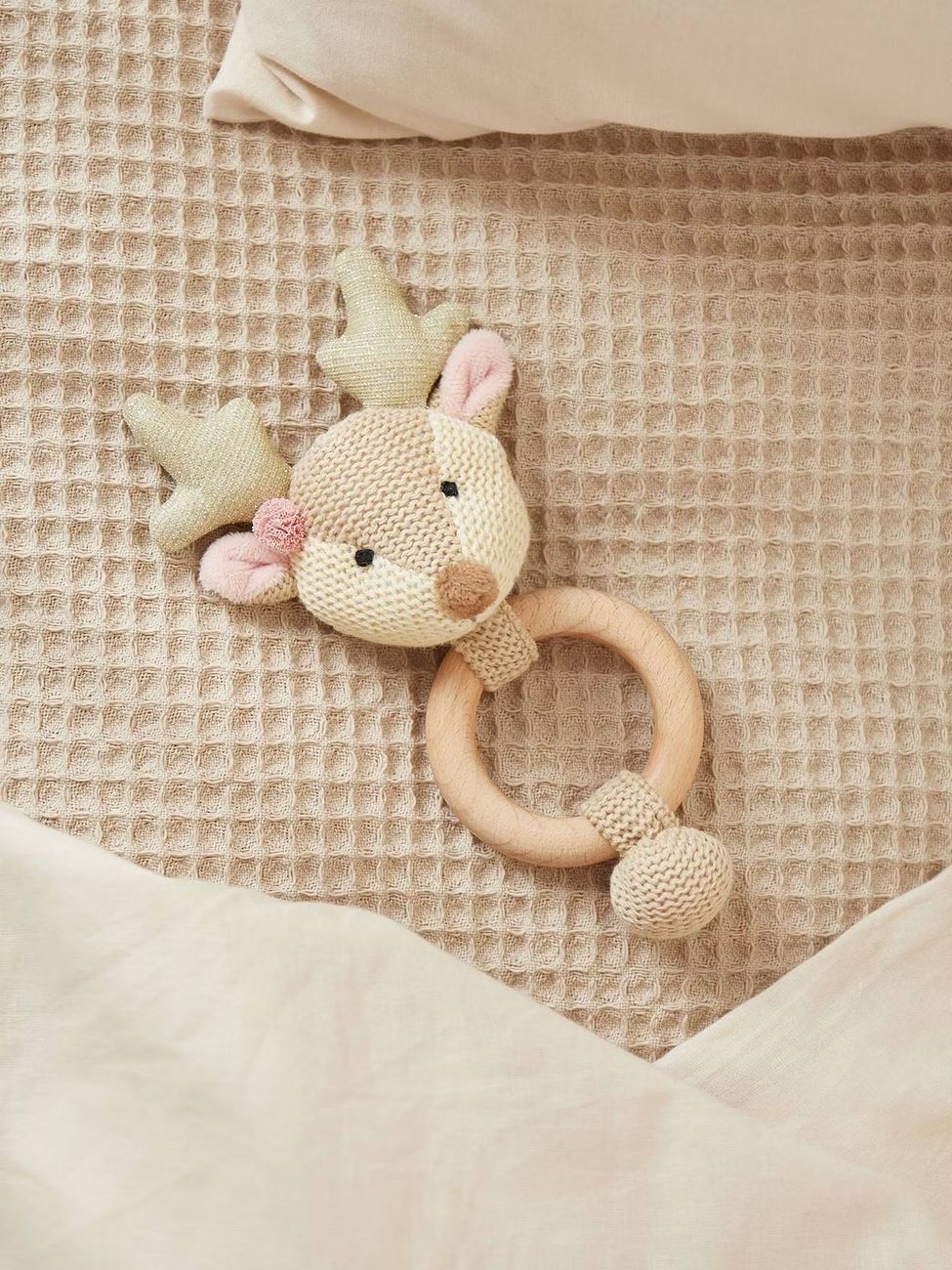 Hochet Peluche Faon Ella, Anneau Dentition Bois Faon (Bieco) - Image 1