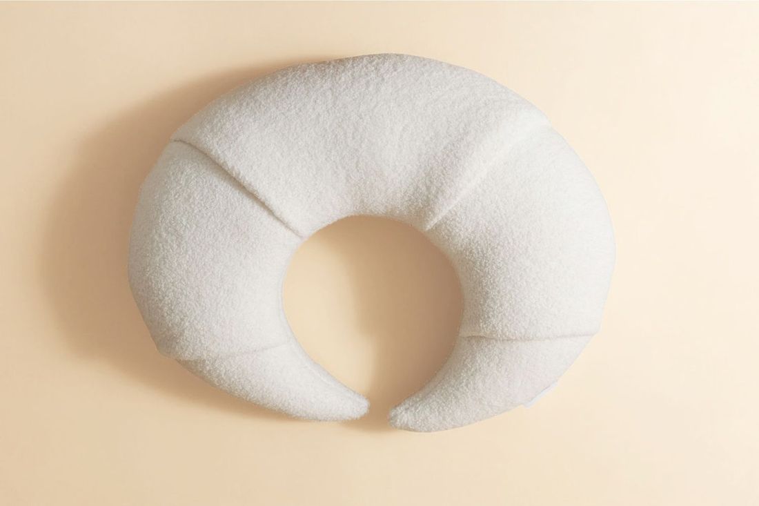 - Coussin d'Allaitement Croissant - Vanille Bouclé - list: Blanc|Vanille (Mon Lit Cabane) - Couverture