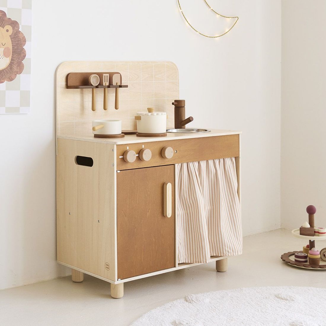 Petite Amélie cuisine en bois enfant | matériaux contreplaqué | beige marron et noyer | 12 accessoires inclus | design durable et naturel (Petite Amélie) - Image 7